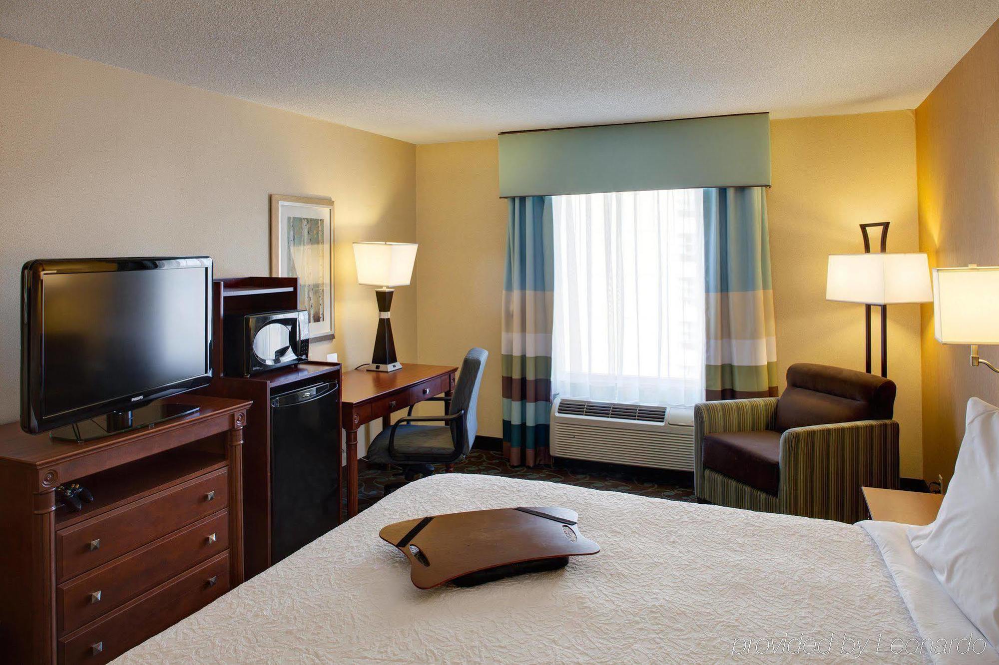 Hampton Inn & Suites By Hilton Toronto Airport Mississauga Pokoj fotografie